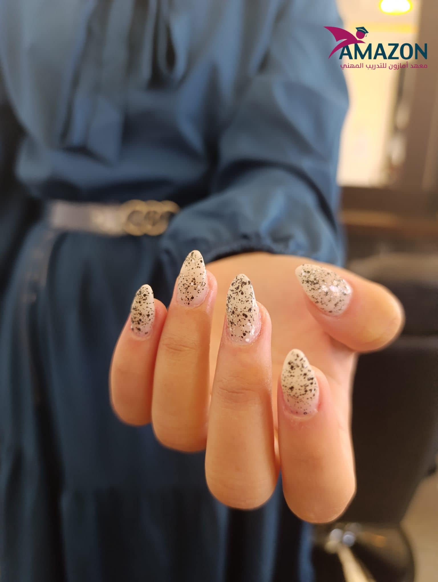 تخصص التجميل و تصفيف الشعر 